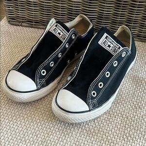 Converse Black and White Chuck Taylor Sneakers size 2 GUC